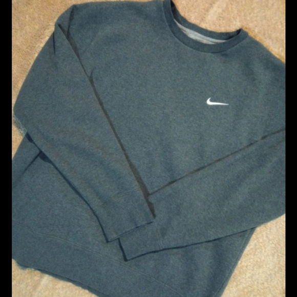 nike gray crew neck sweatshirt
